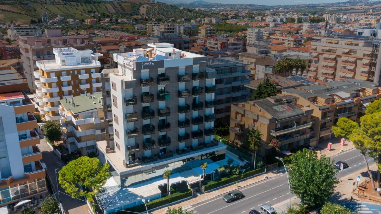 Hotel Sporting Alba Adriatica Exteriér fotografie