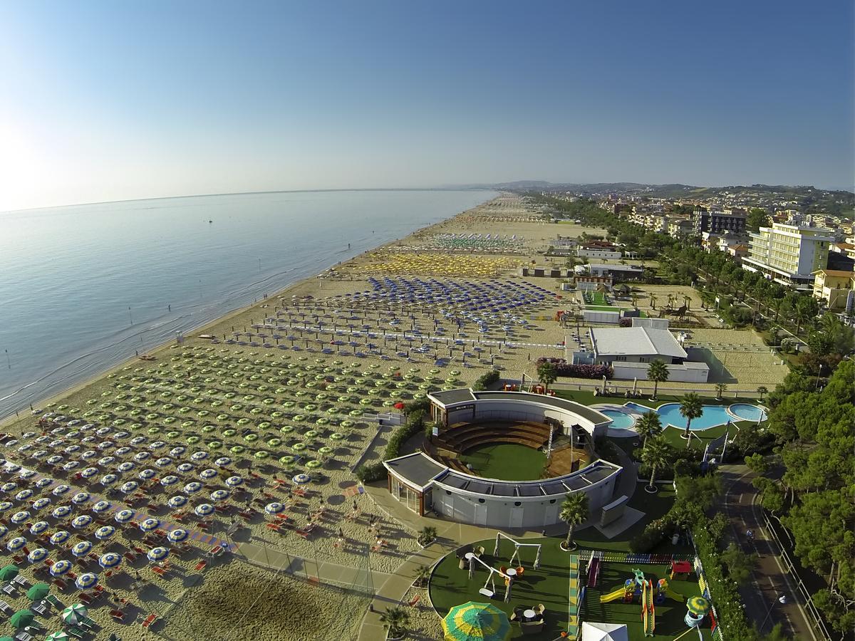 Hotel Sporting Alba Adriatica Exteriér fotografie